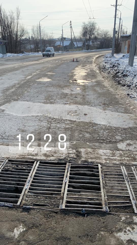 Можно остаться без колес: по дороге на Бабурку появилась "ловушка" для машин фото 1