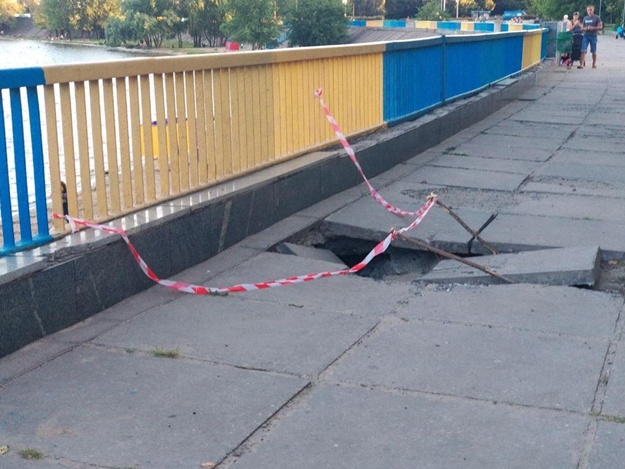 Таким забор и дорожка были до реконструкции