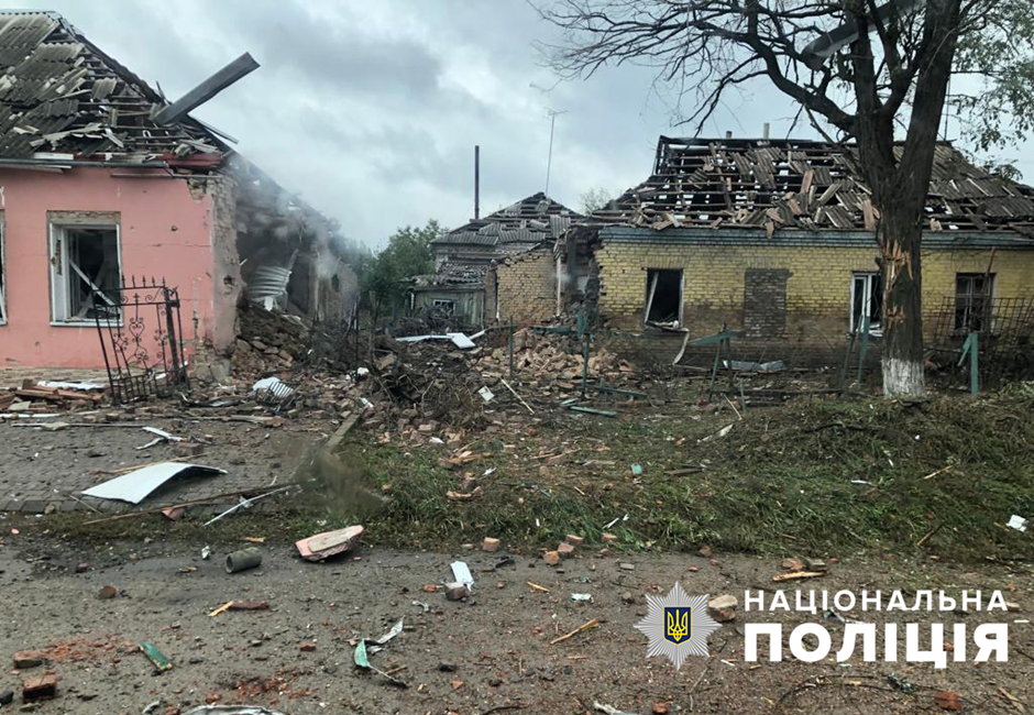 Поліція показала наслідки ворожого обстрілу Запорізької області за добу -