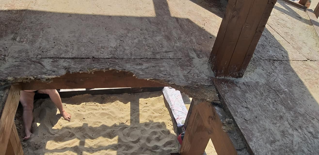 Разруха на Правобережном пляже / фото: fb Валерий Прозапас