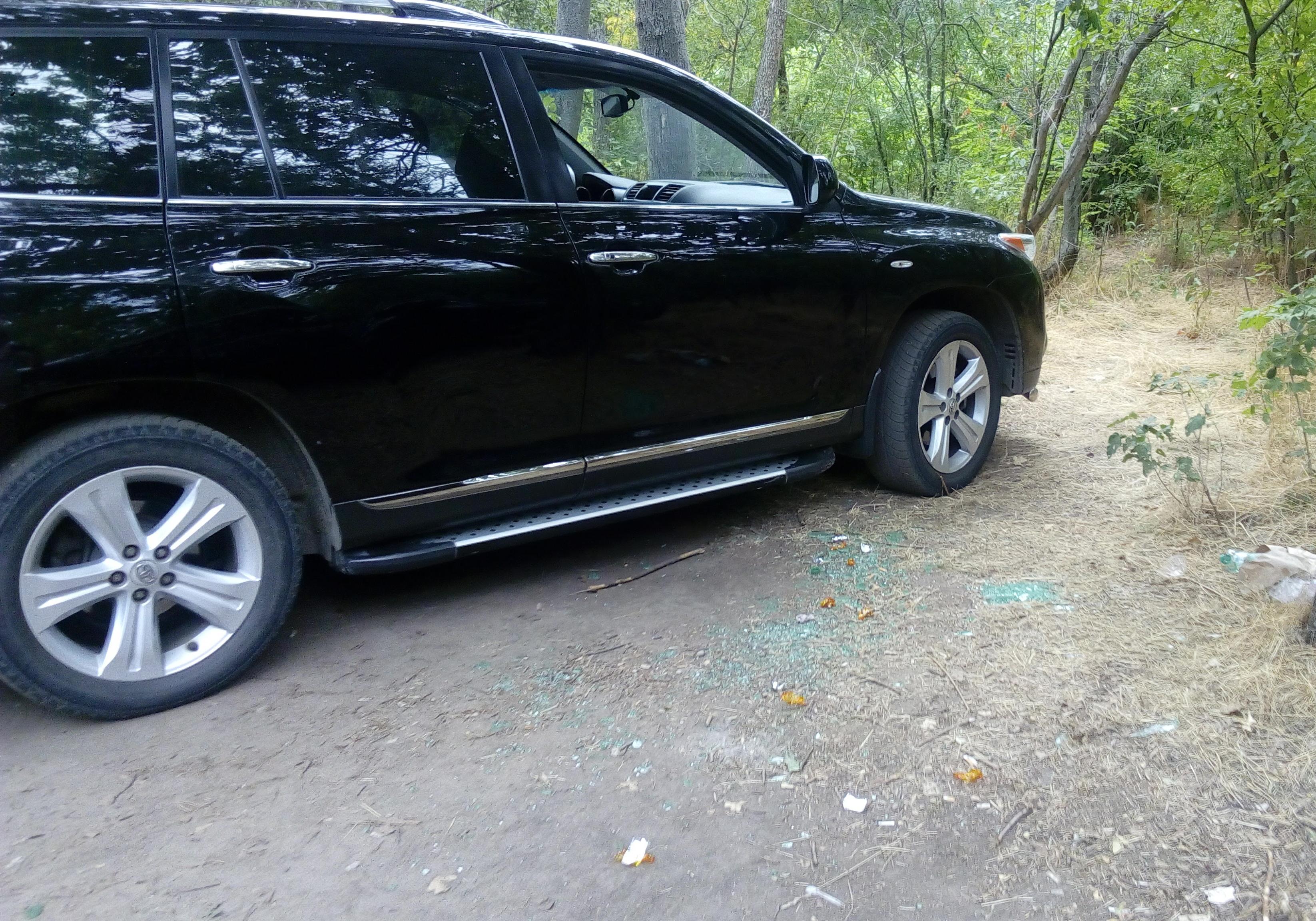 На Хортице обворовывают авто