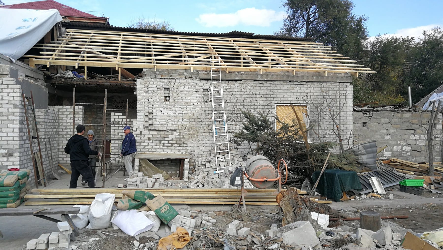 Как сейчас выглядят разрушенные ракетами дома в центре Запорожья -