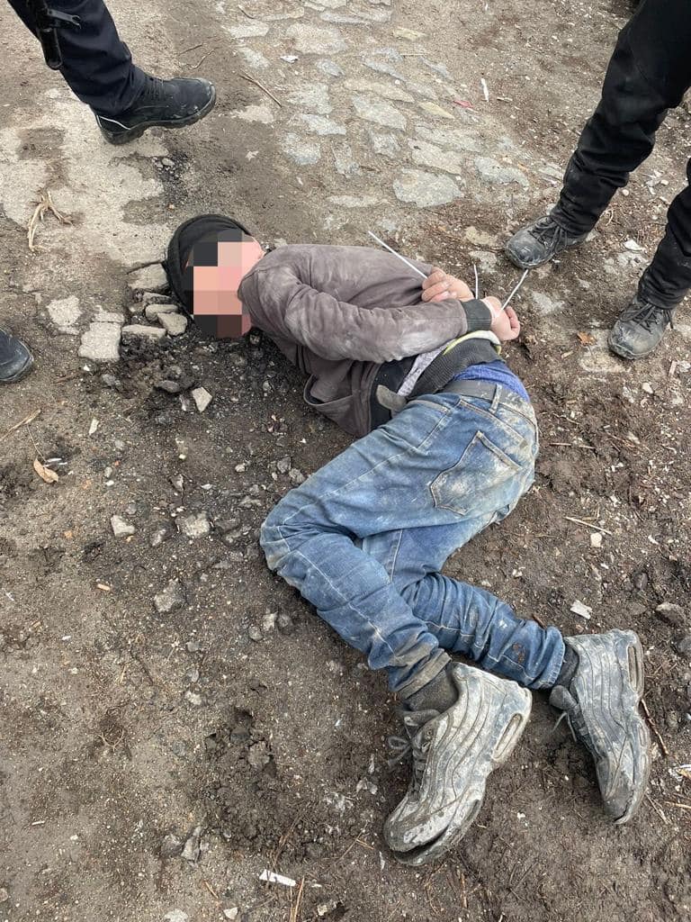 Из разрушенных квартир в центре Запорожья мужчина пытался украсть вещи – || фото: facebook.com/profile.php?id=100008528200769