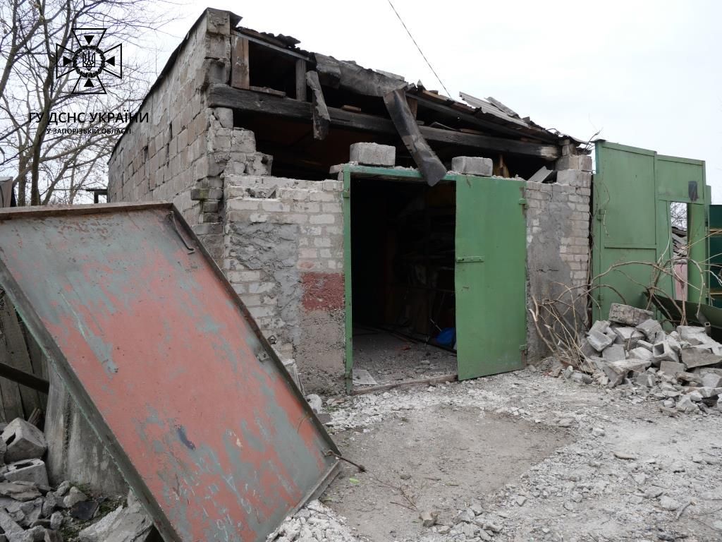 Последствия ракетного удара по Запорожью 31 марта - || фото: ГУ ГСЧС в Запорожской области