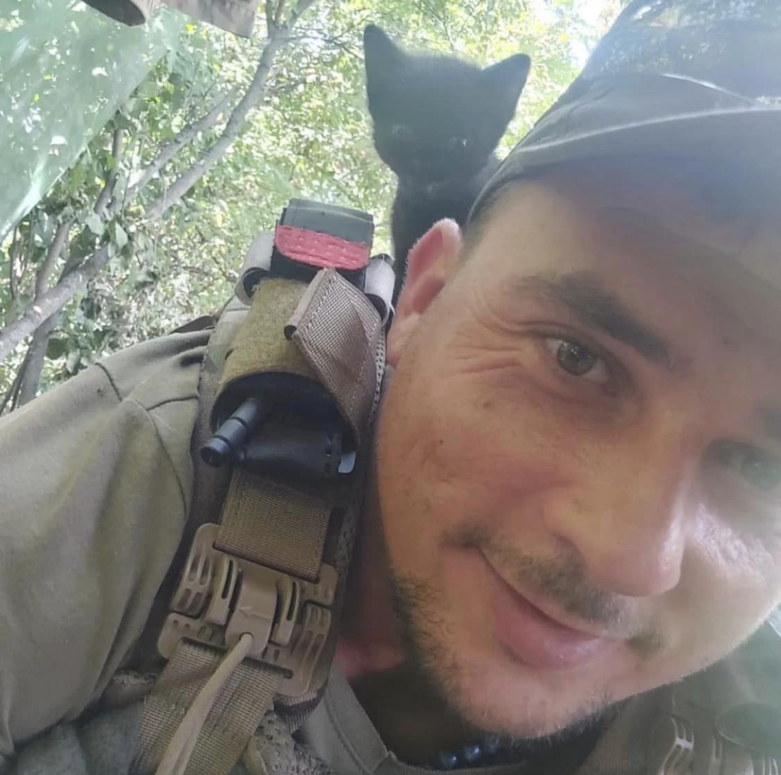 Зеленский наградил военнослужащего 78-го батальона 102-й бригады Сергея Лесникова -