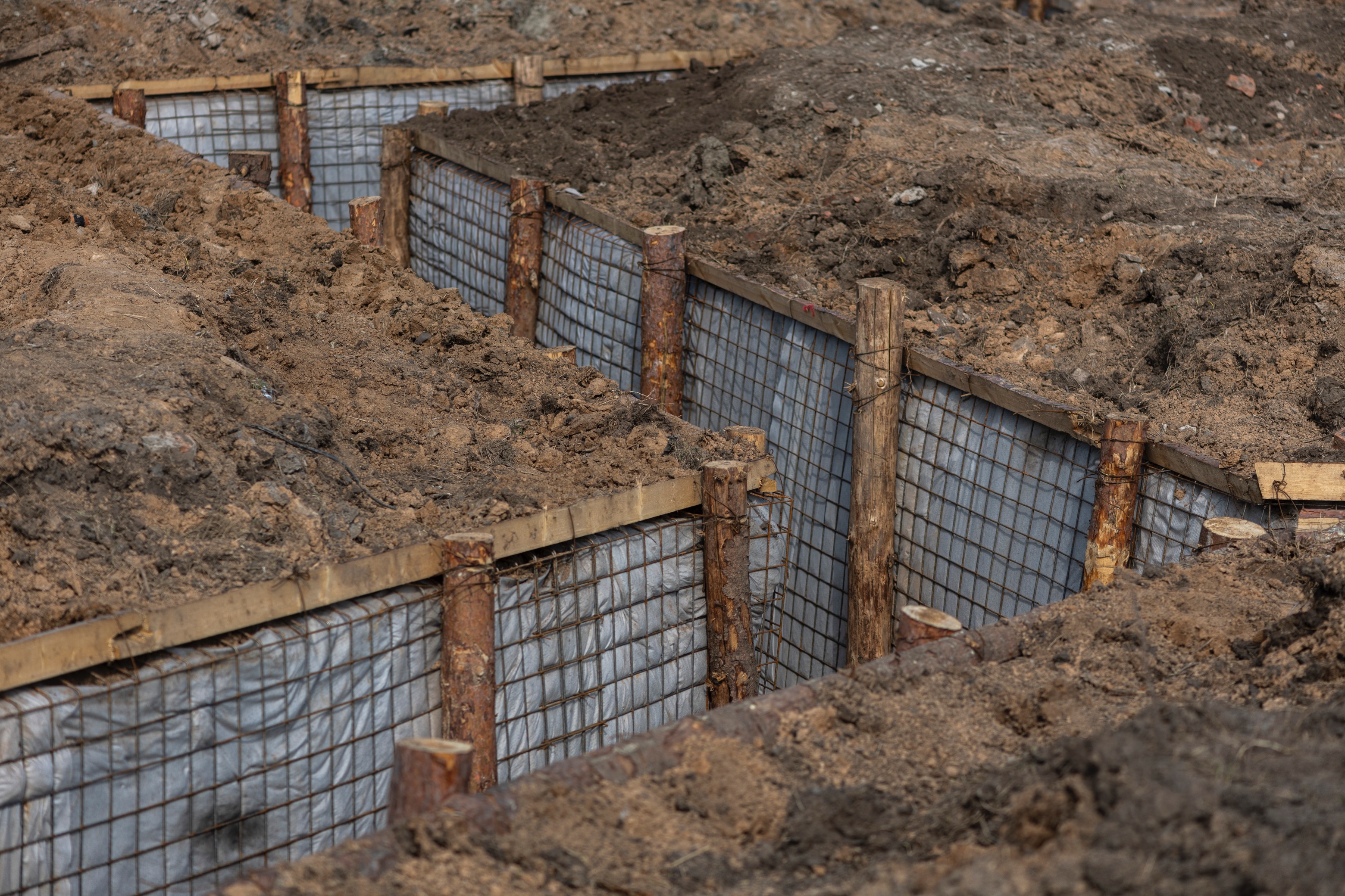 В Минобороны показали, какие оборонительные рубежи строят в Запорожской области –