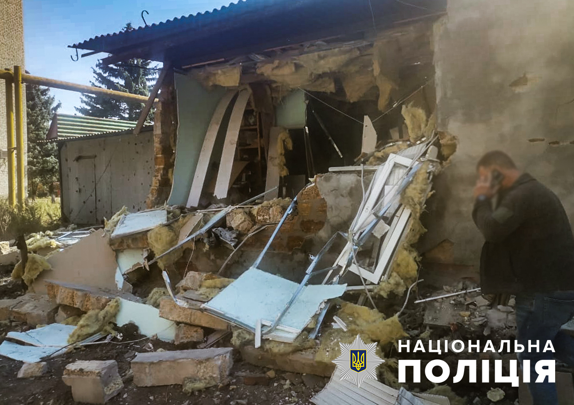 Поліція показала наслідки обстрілів у Запорізькій області за добу -