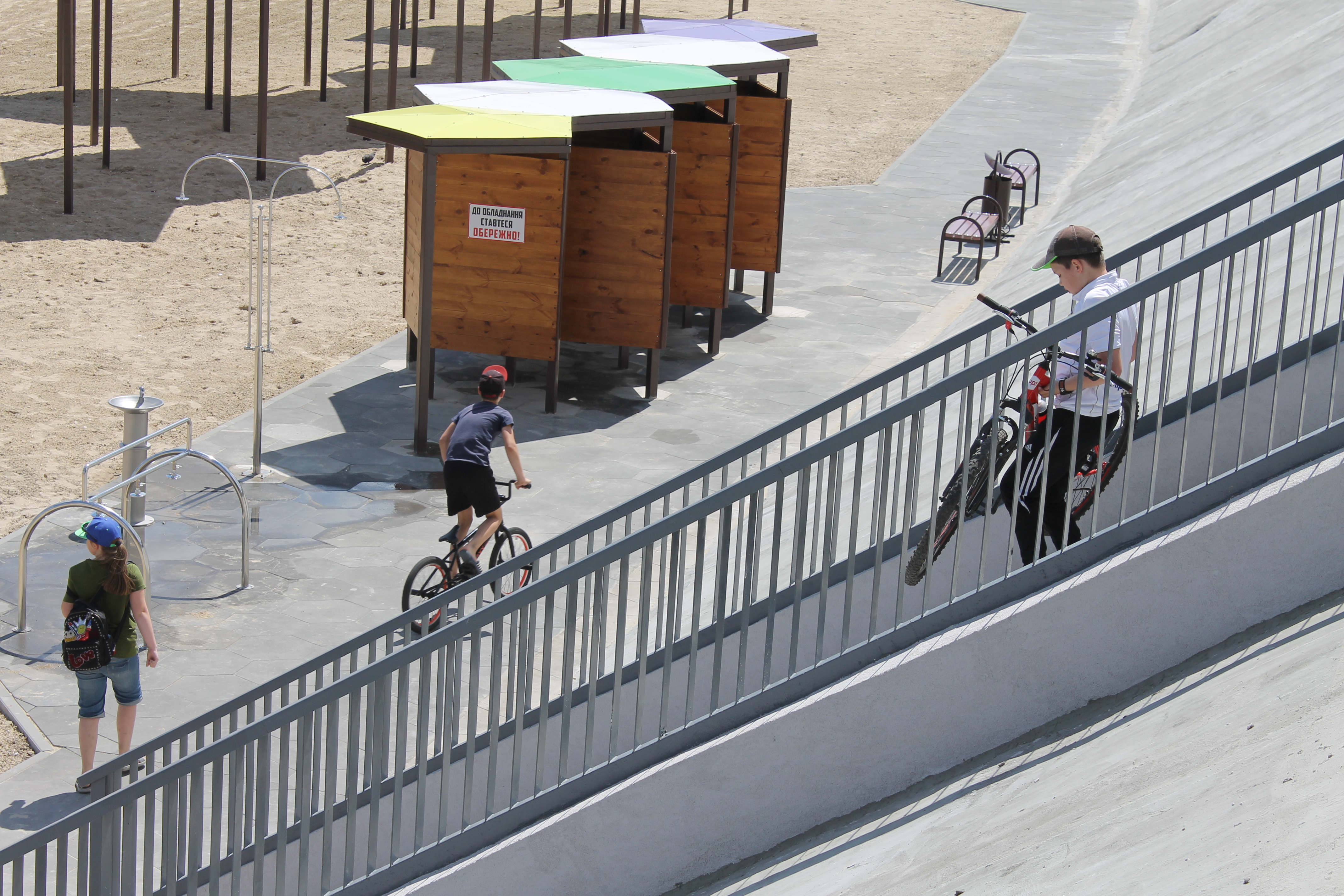 Хотя для детей эта функция пока не нужна: они велики все равнонесут на песок