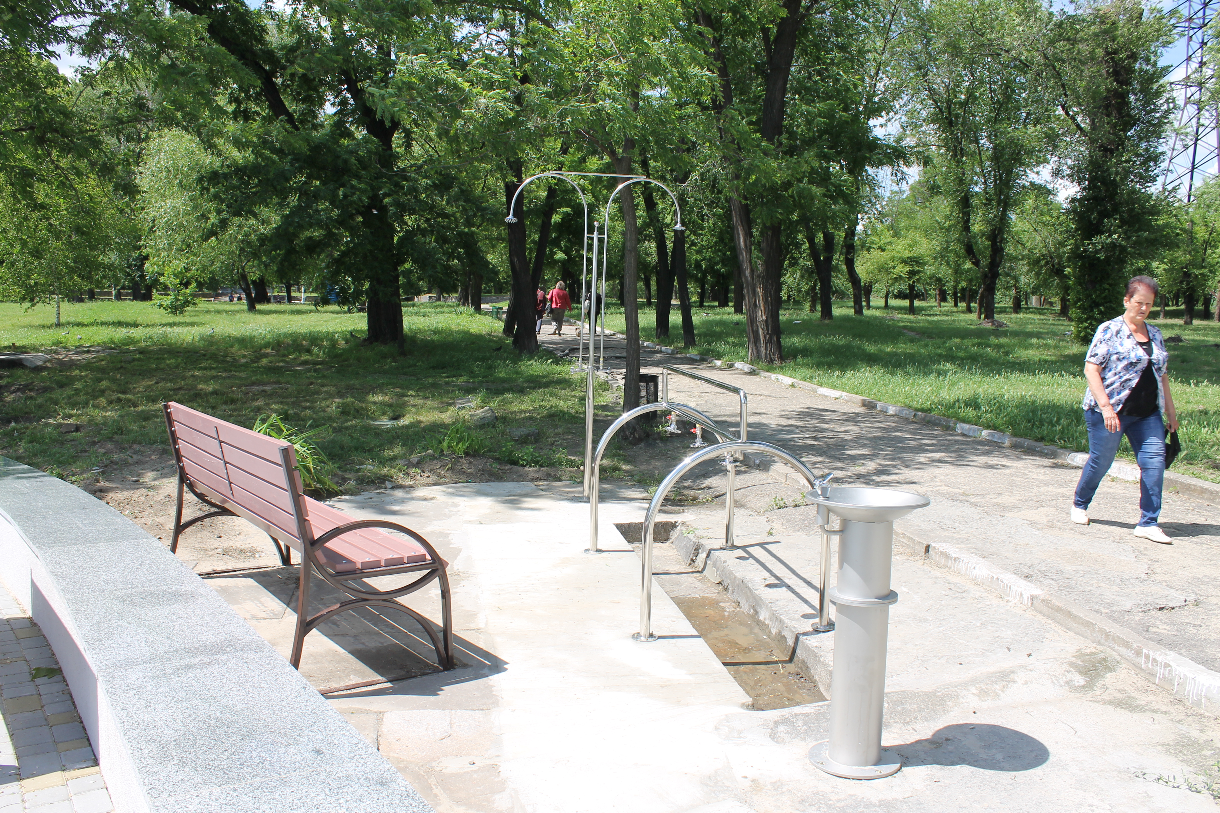 Лифт, душ и велопарковки: как изменился Правобережный пляж после реконструкции (фото)