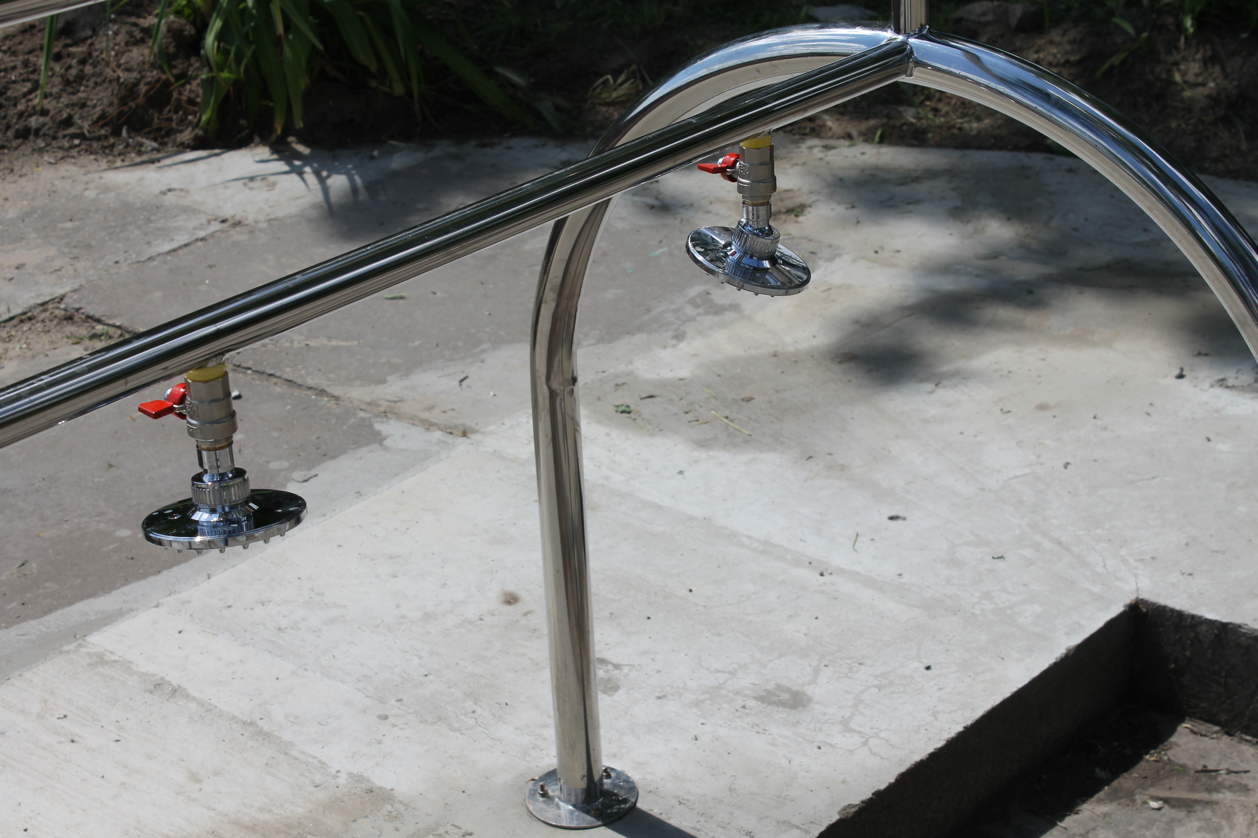 Лифт, душ и велопарковки: как изменился Правобережный пляж после реконструкции (фото)