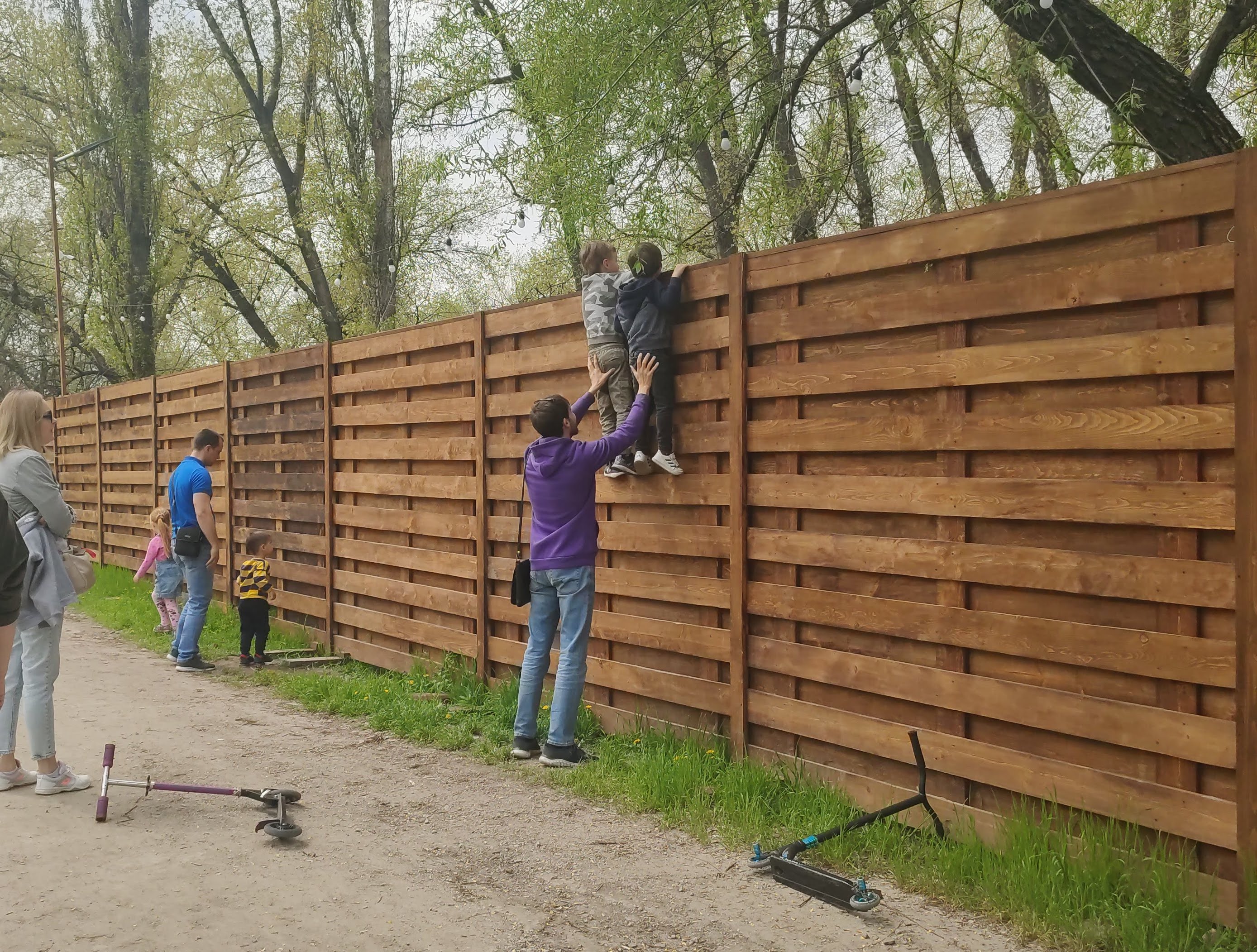 Вот что творилось возле Динопарка в Запорожье 2 мая / фото: ВГороде