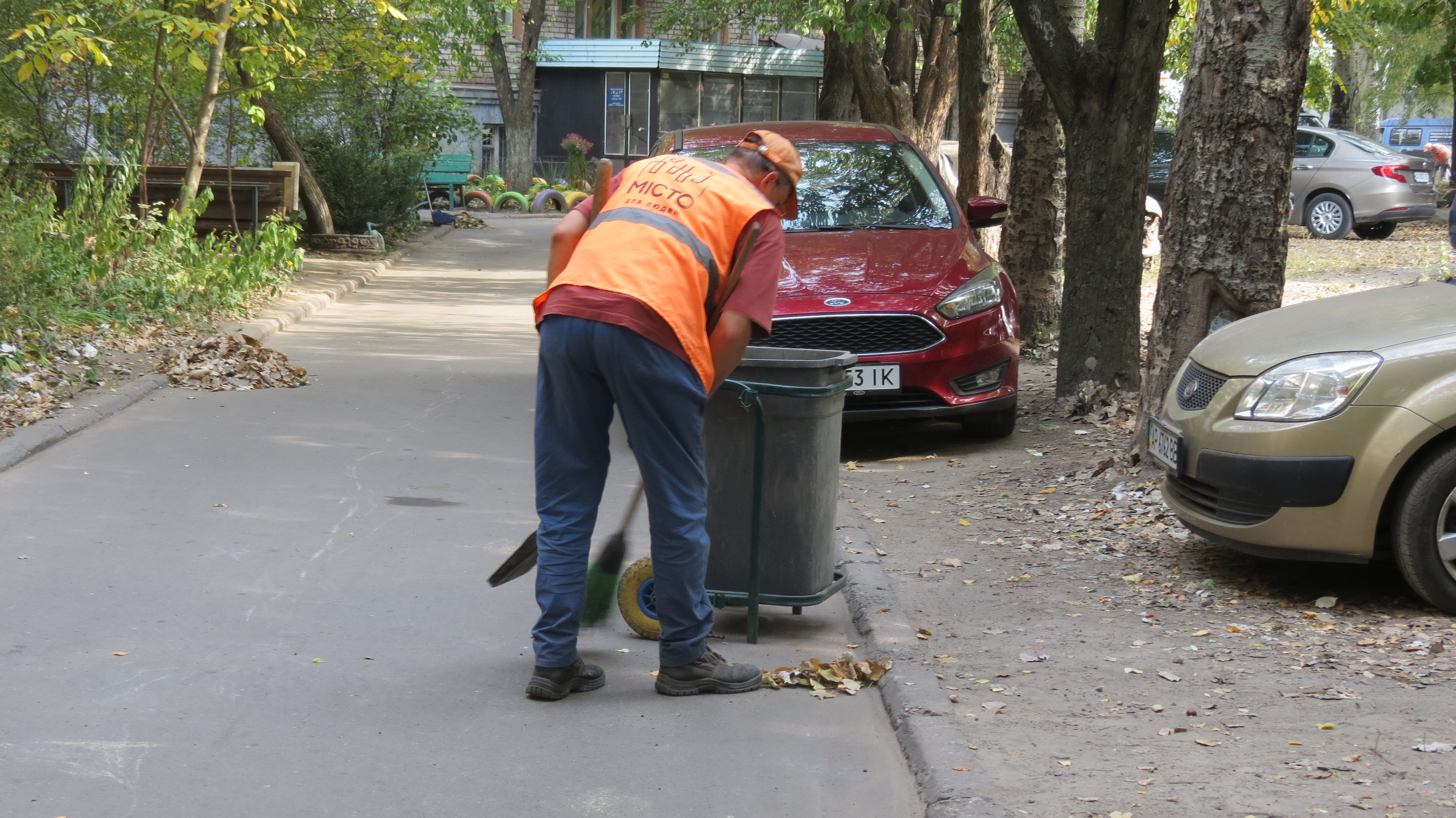 Колектив "Місто для людей" долучився до підготовки до Дня міста фото 6 5