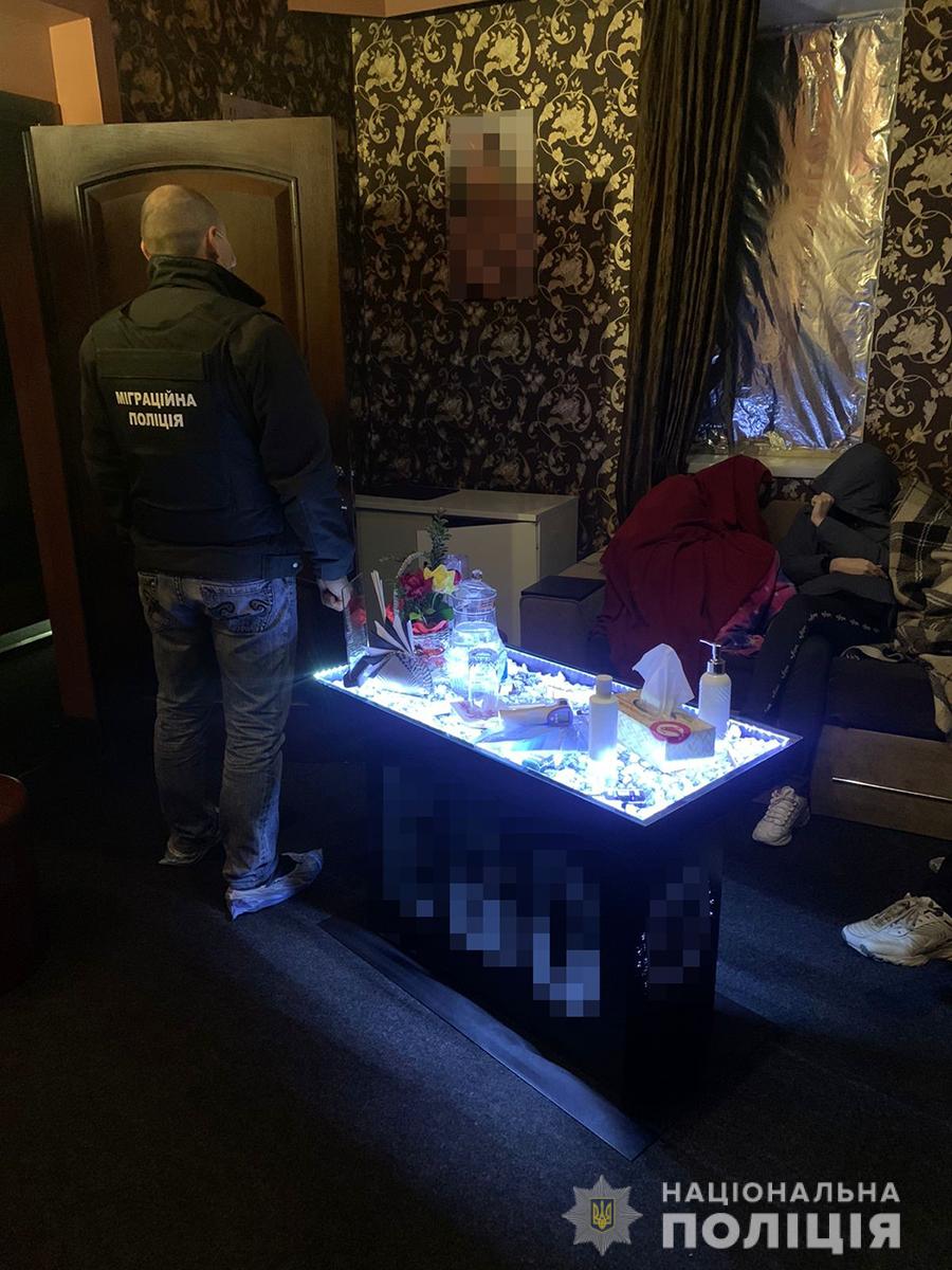 Интерьер "массажного салона" / фото: Нацполиция Запорожской области