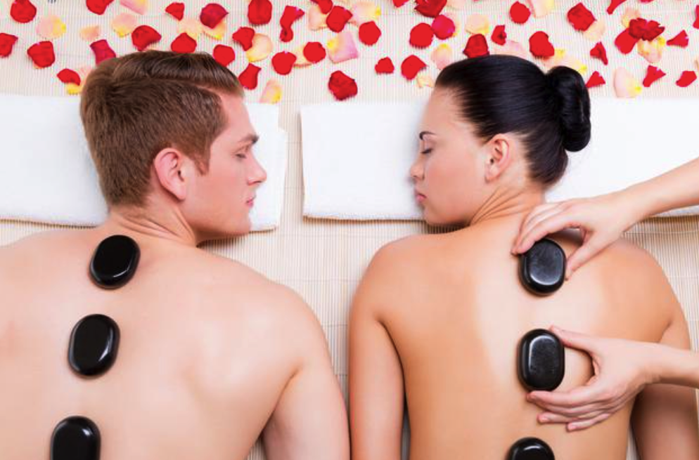 Ароматический массаж с горячими камнями / freepik.com