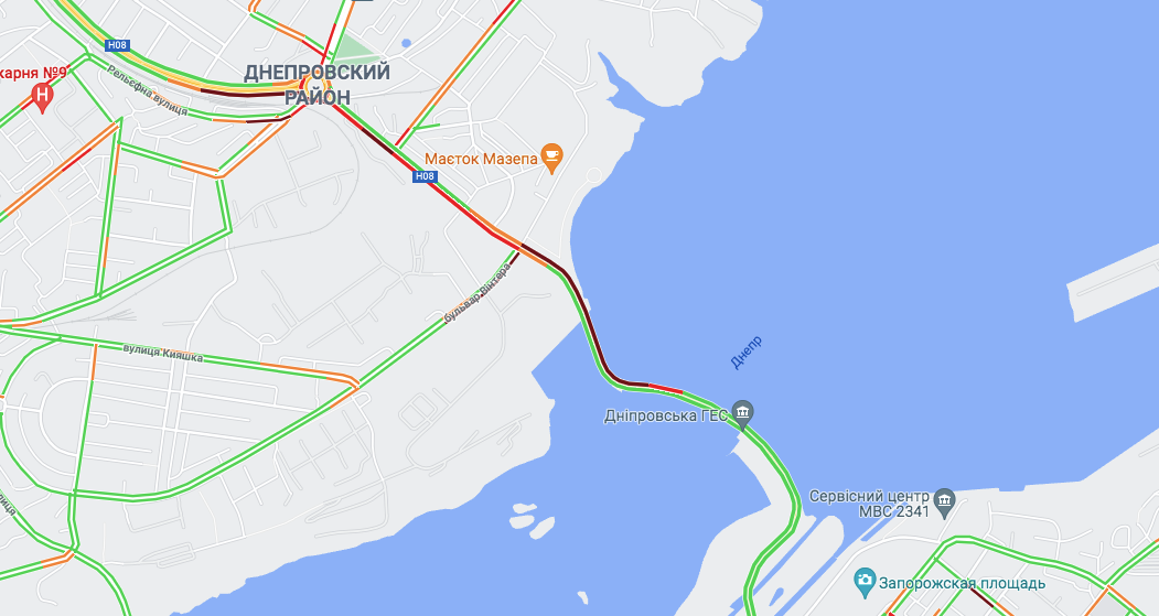 Пробка на дамбе в Запорожье