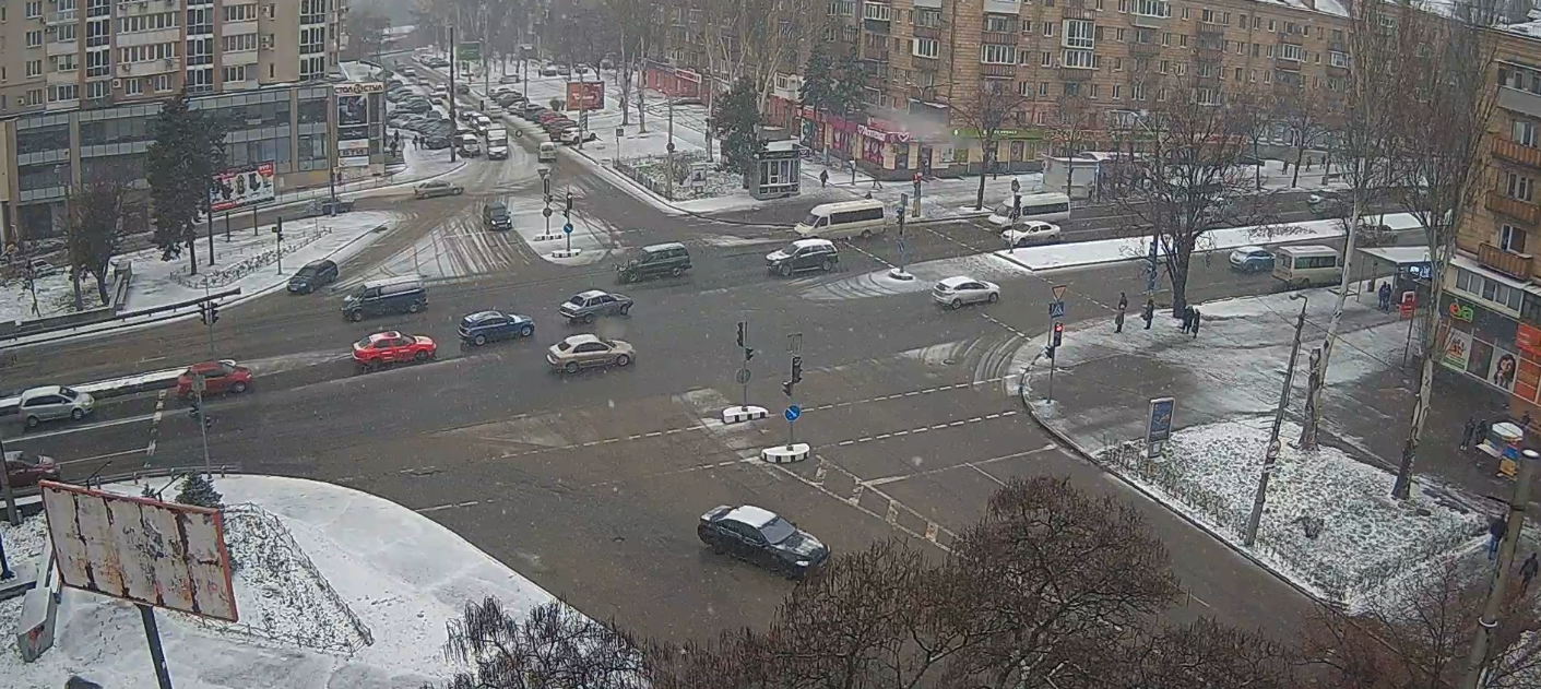 Метель, пробки и ДТП: хроника снегопада в Запорожье (обновляется) фото 1
