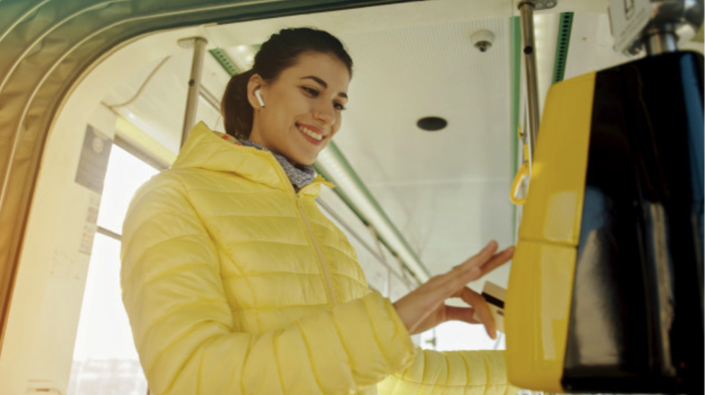 Проезд в Запорожье можно будет оплачивать безналично / freepik.com