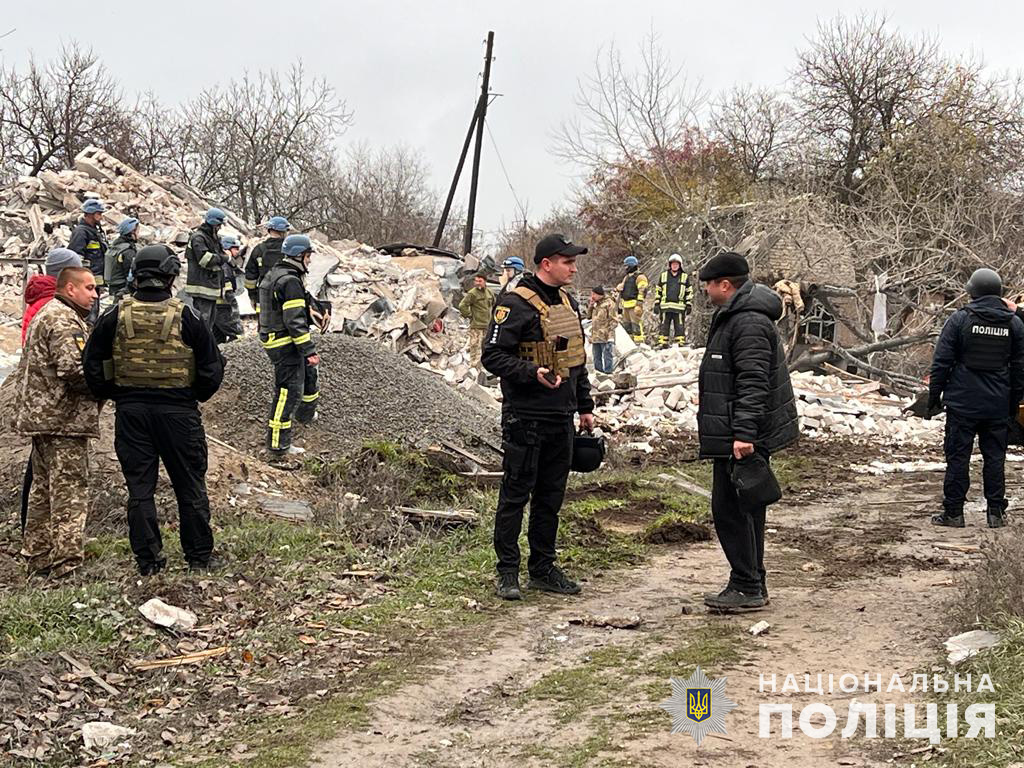 В полиции показали последствия обстрела Вольнянска в Запорожской области -