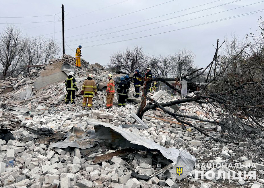 В полиции показали последствия обстрела Вольнянска в Запорожской области -