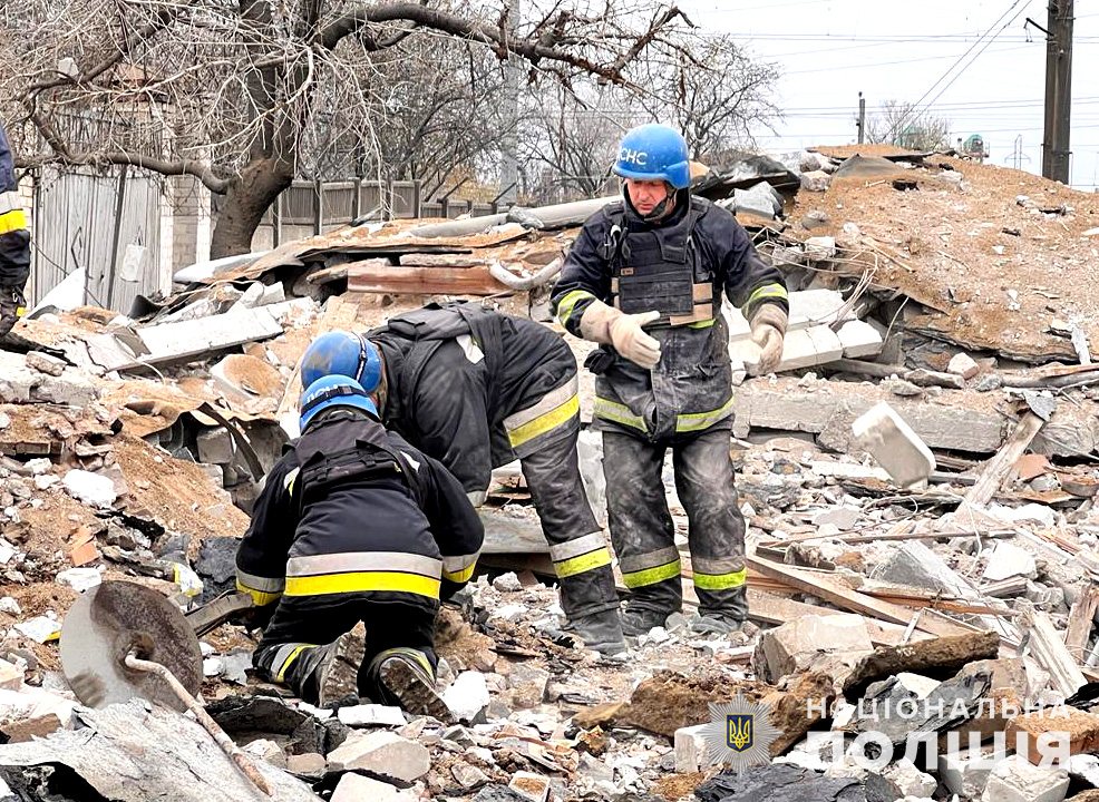 В полиции показали последствия обстрела Вольнянска в Запорожской области -