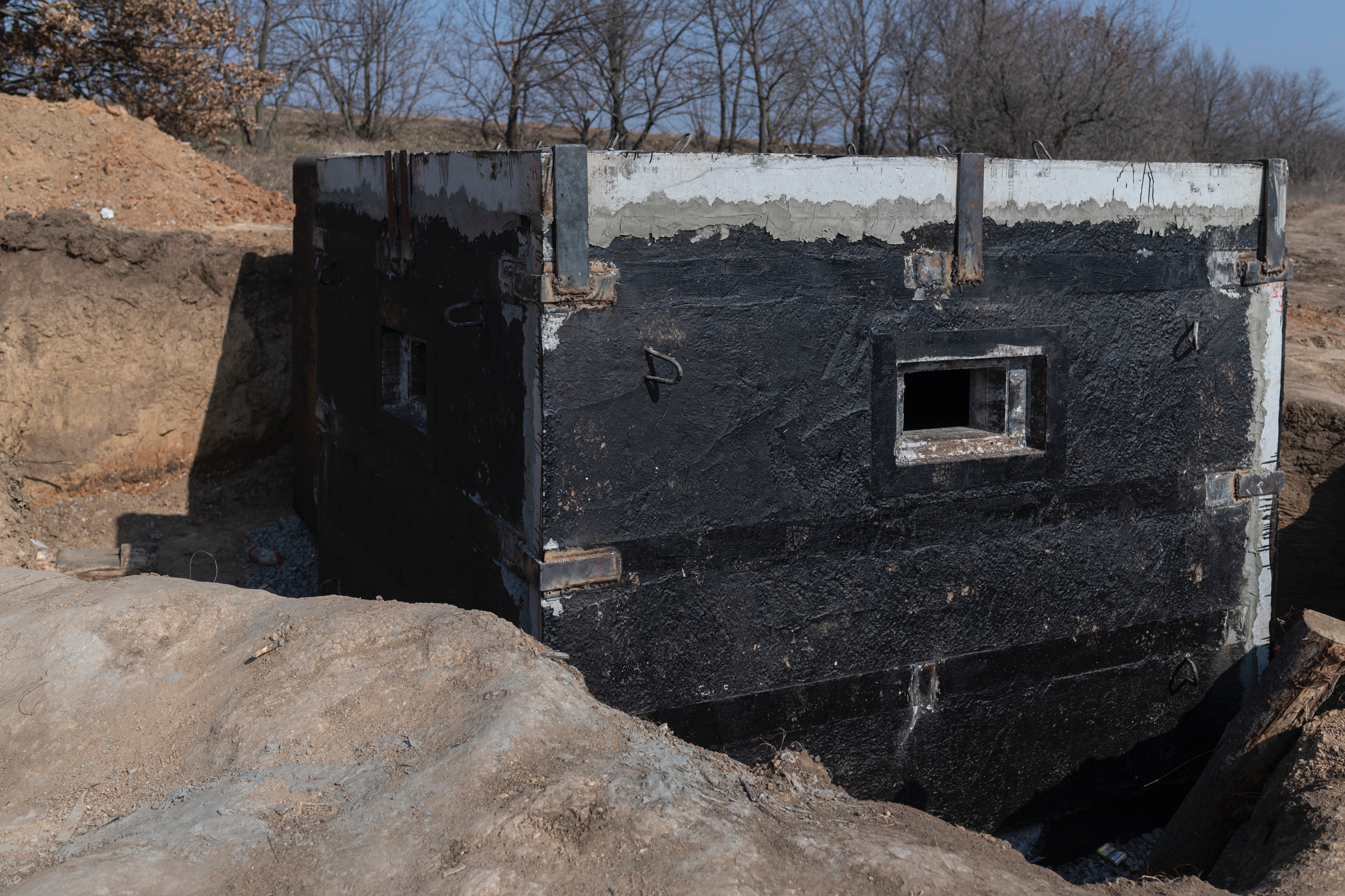 В Минобороны показали, какие оборонительные рубежи строят в Запорожской области –