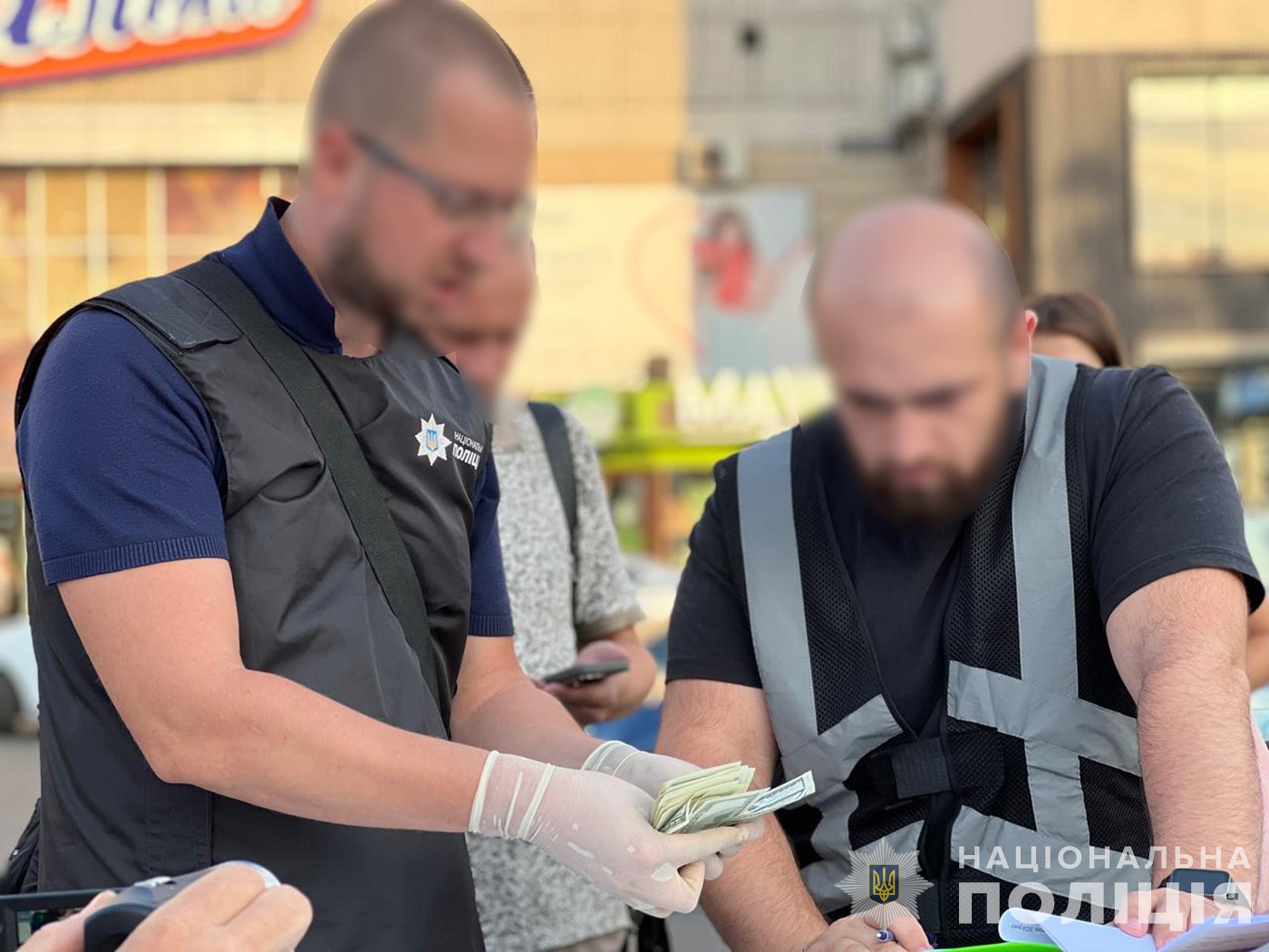 В центре Запорожья задержали главу благотворительного фонда и пособия -