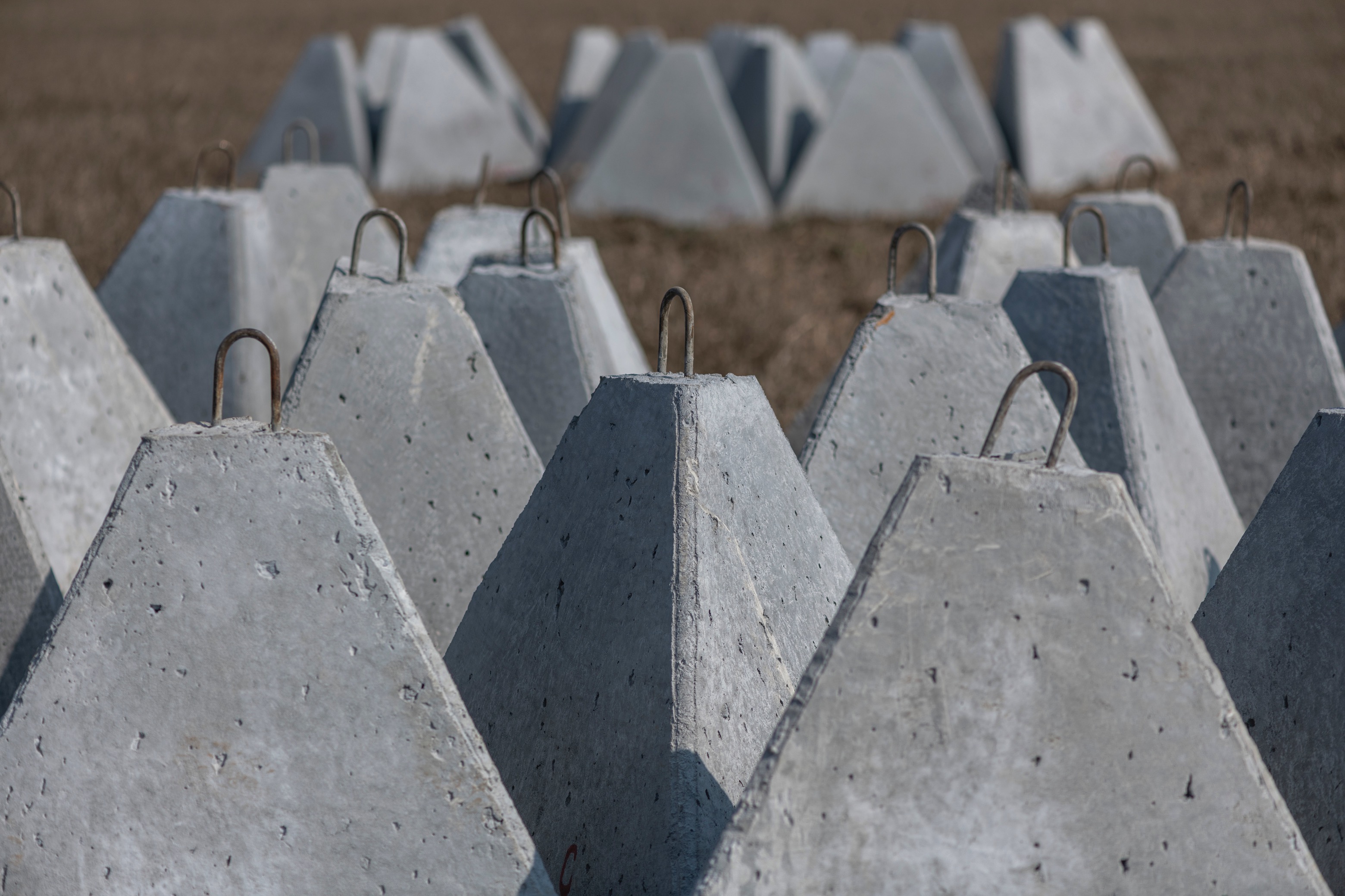 В Минобороны показали, какие оборонительные рубежи строят в Запорожской области –