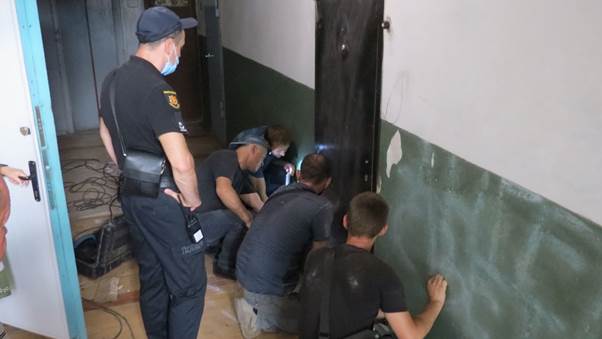 Чи можуть комунальники ремонтувати спільний трубопровід у квартирі без згоди власника? фото 1