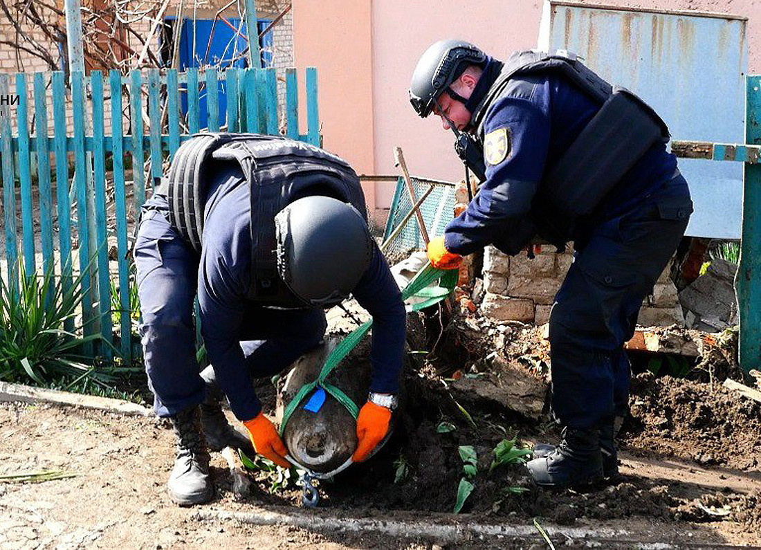 У Запорізькій області окупанти скинули півтонну фугасну авіабомбу - || фото: mvs.gov.ua