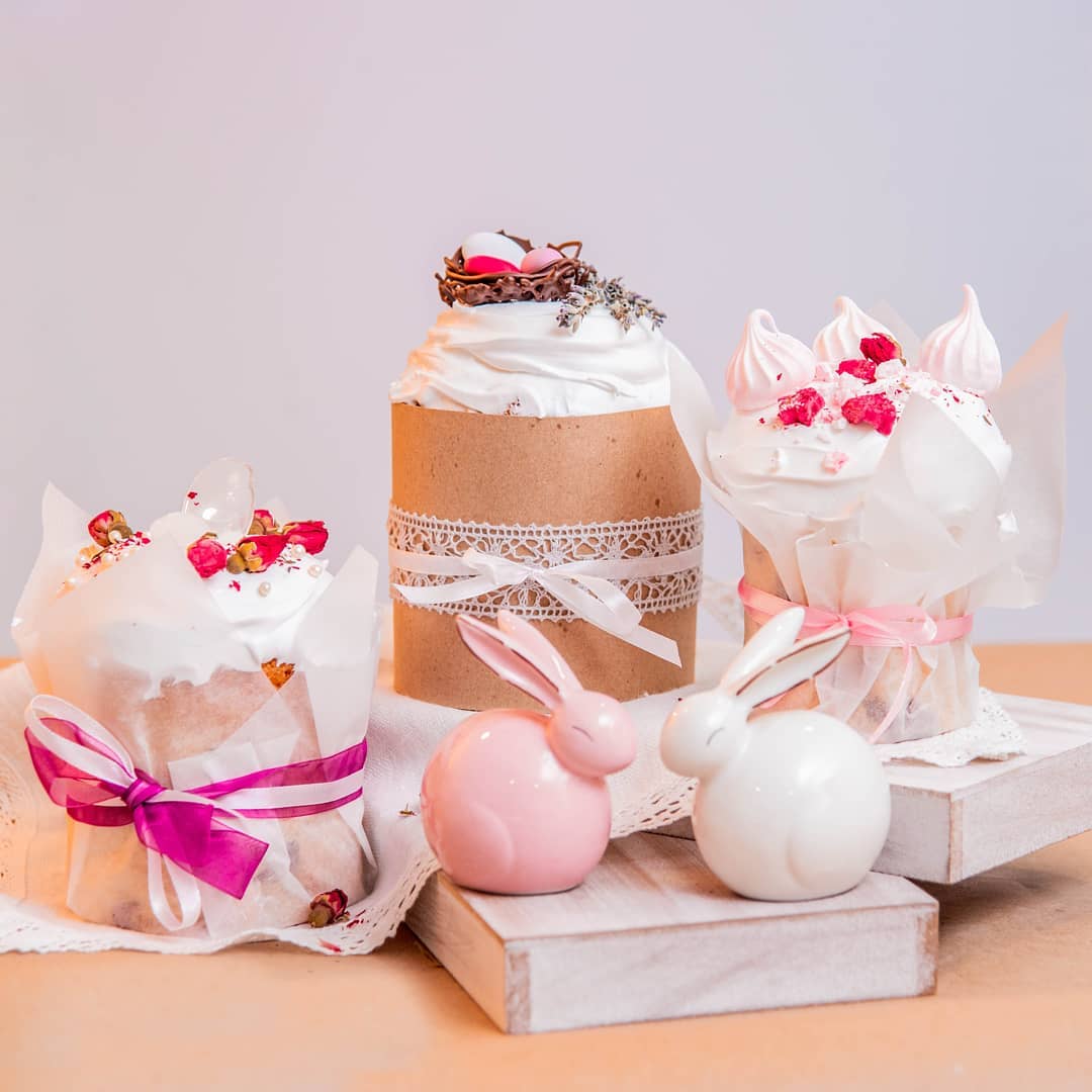 Дизайны все очень нежные / фото: @chetverous_cakes