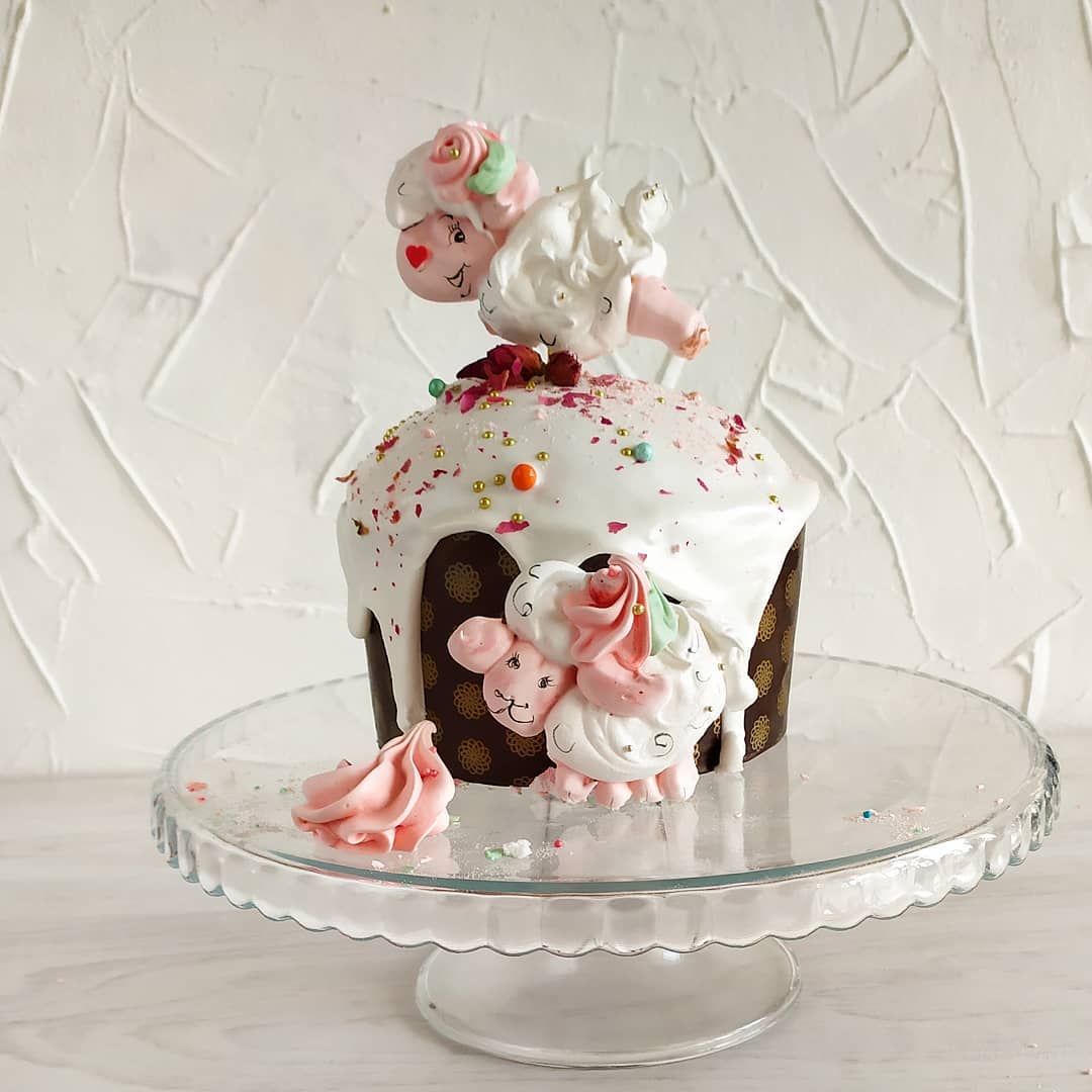 Вот такие куличи с барашками можно купить в Запорожье / фото: @caramella_zp