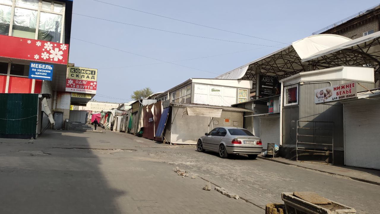 Все киоски на Центральном рынке закрыты / фото: Vgorode