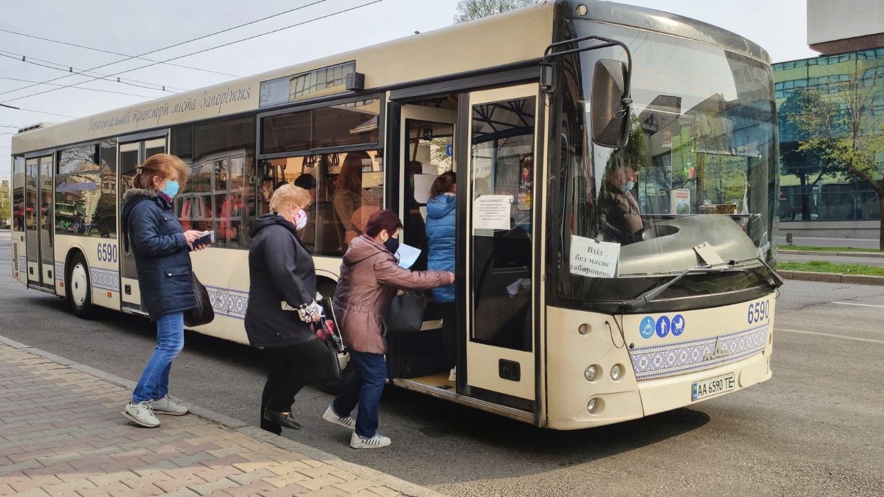 Как видим, пенсионеров со справками в автобусы пускают