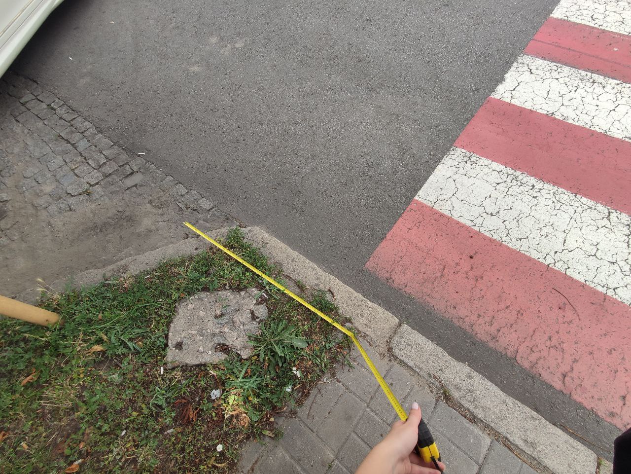 От парковочного кармана до зебры чуть больше метра