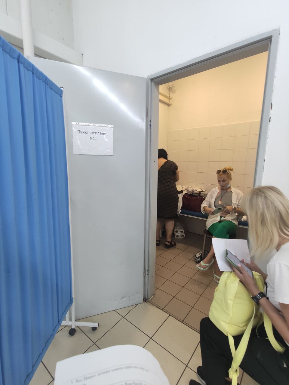 Пункт вакцинации в ТРЦ Сити Молл / фото: ВГороде