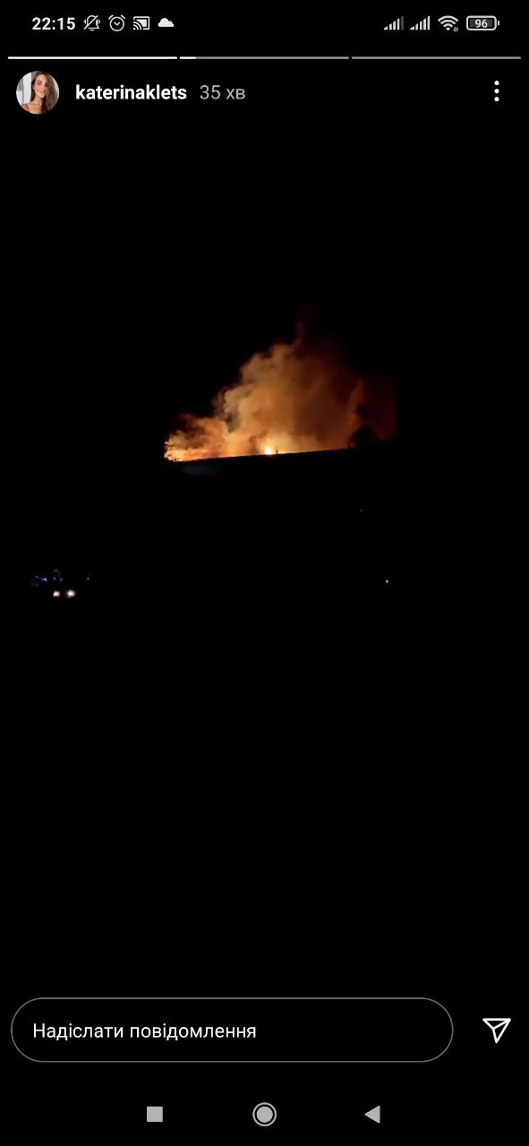 Видно даже с другого берега: в районе Металлургов страшный пожар фото 1