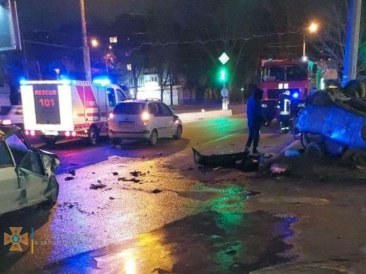 В Запорожье серьезное ДТП на Победе - || фото: zp.dsns.gov.ua