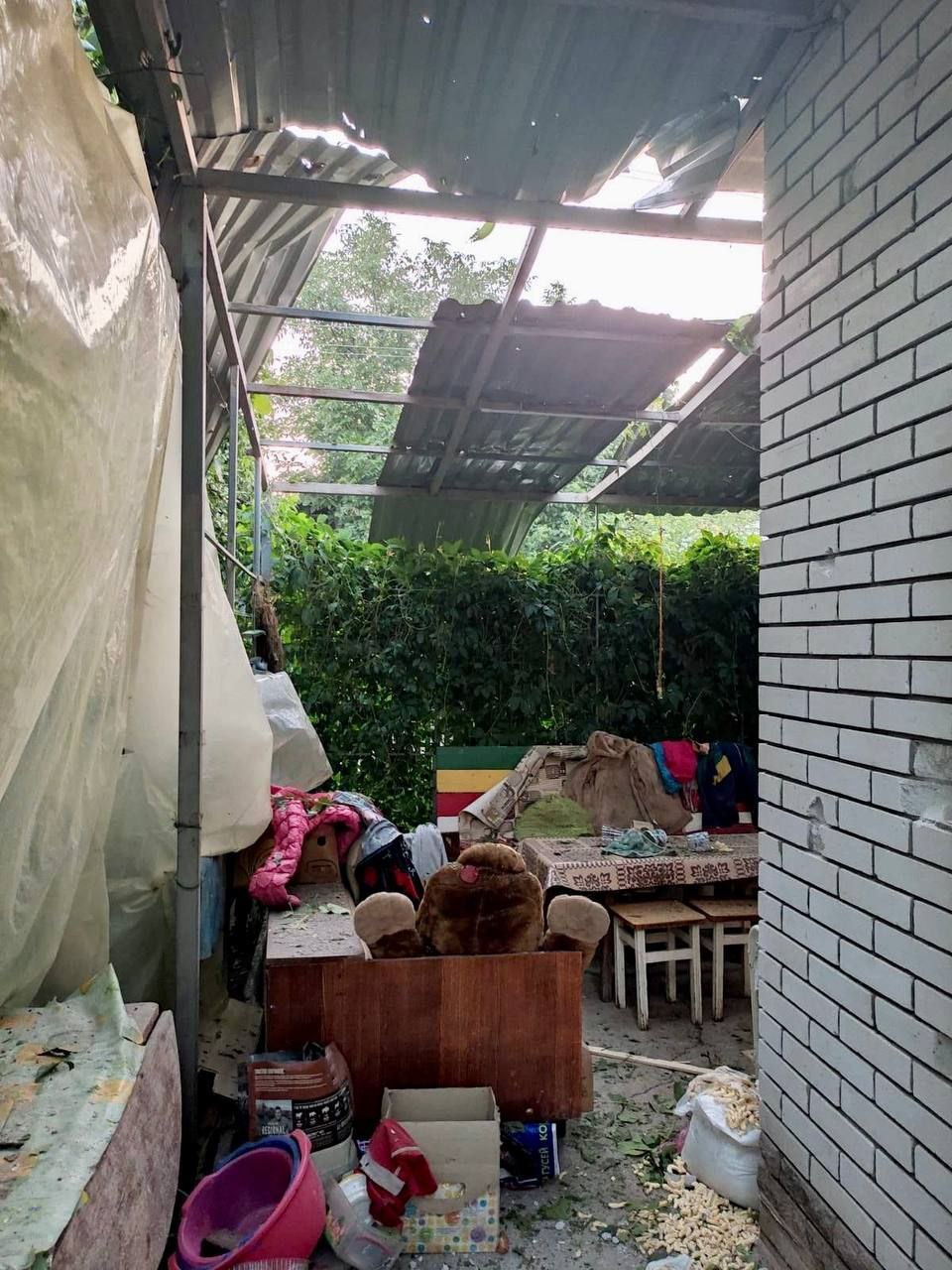 Постраждав двір, де мешкають діти -