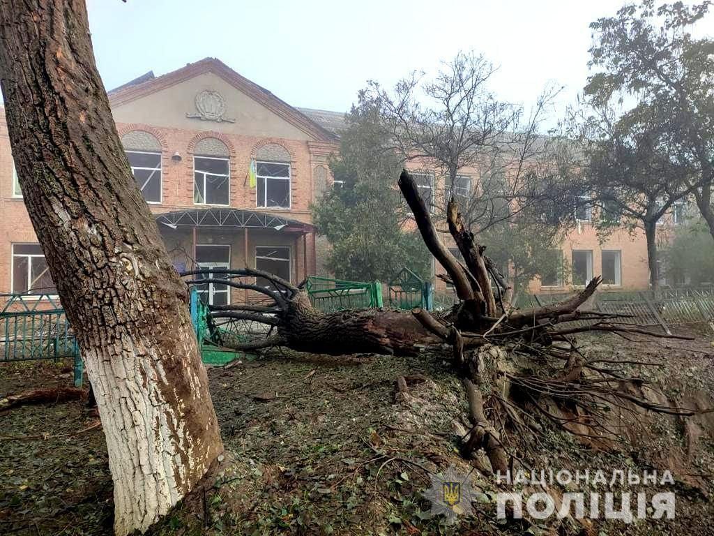 Полиция показала последствия вчерашних обстрелов трех районов Запорожской области -