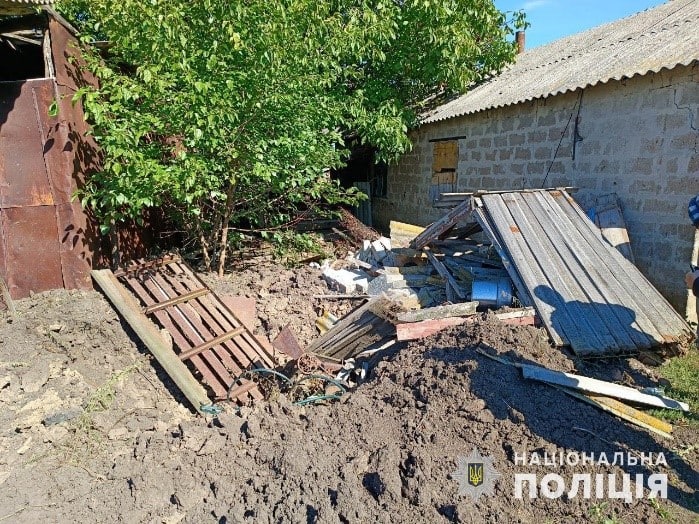 Поліція показала фото наслідків вчорашніх ракетних ударів по Запоріжжю та області -