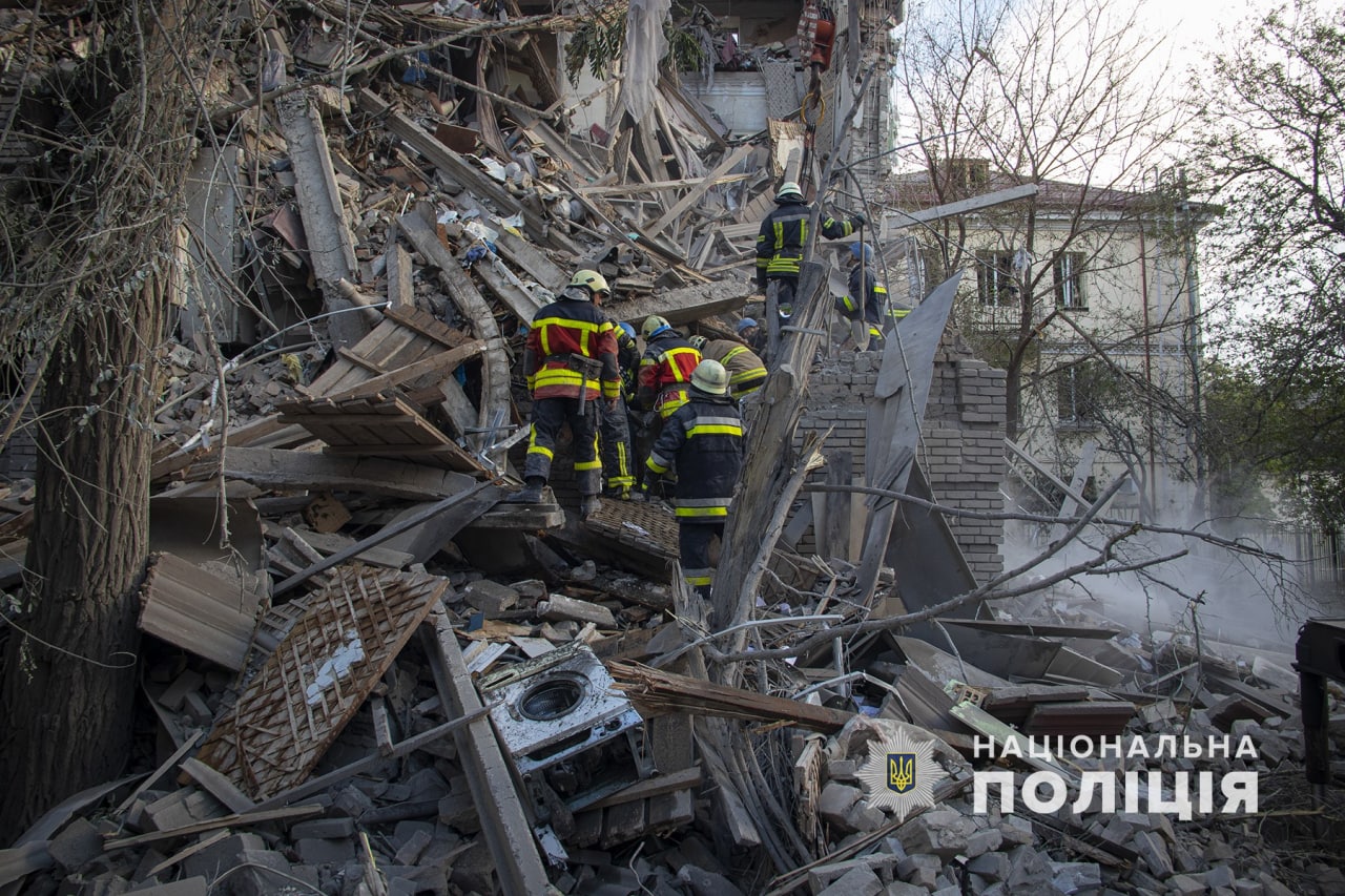 У поліції розповіли подробиці ракетних ударів по Запоріжжю: загинули троє людей фото 1