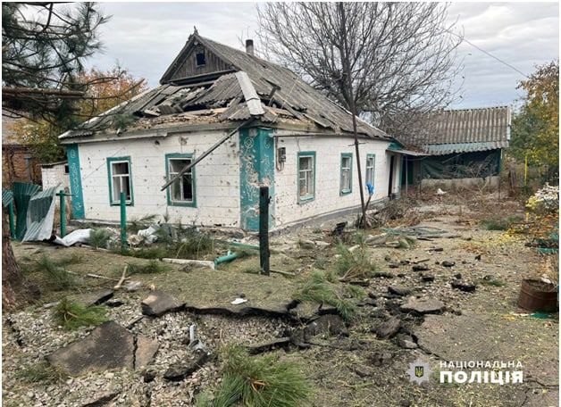 У поліції показали наслідки вчорашніх ракетних ударів у Запорізькій області -