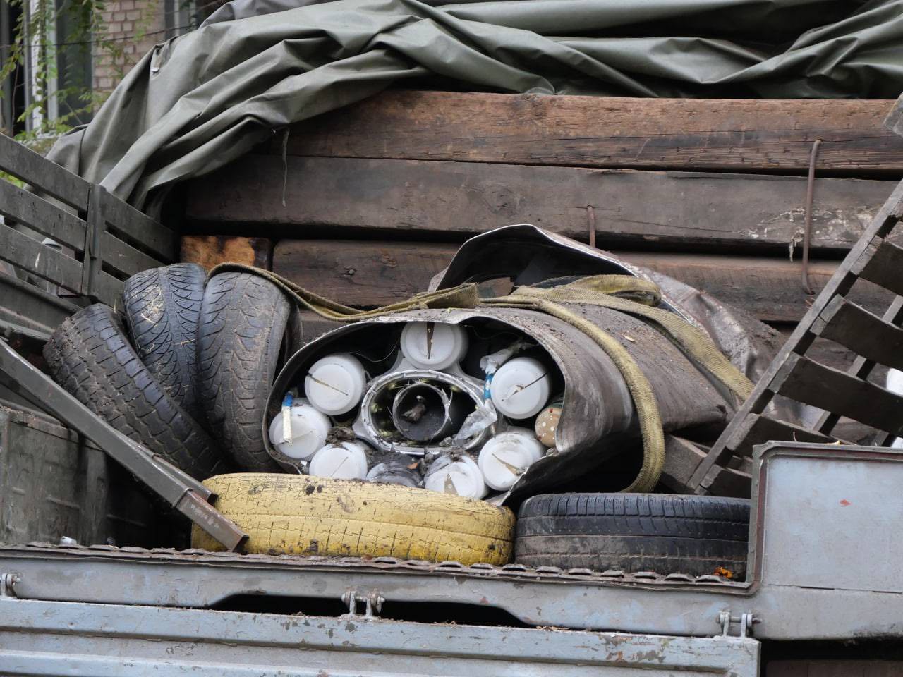 У Запоріжжі вивезли із житлового кварталу залишки ракети, які могли вибухнути - || фото: t.me/starukhofficial