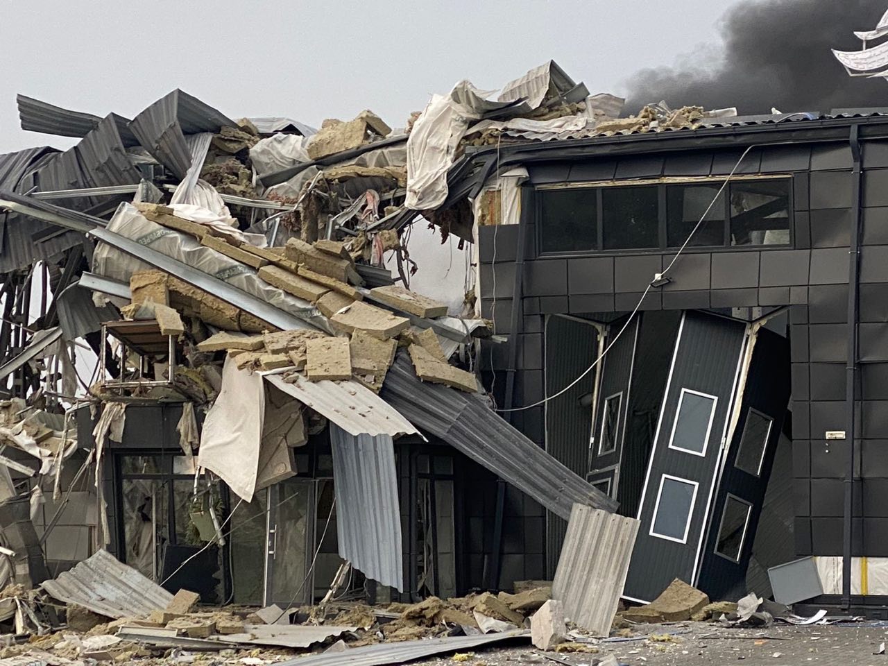 Наслідки атаки РФ у передмісті Запоріжжя -