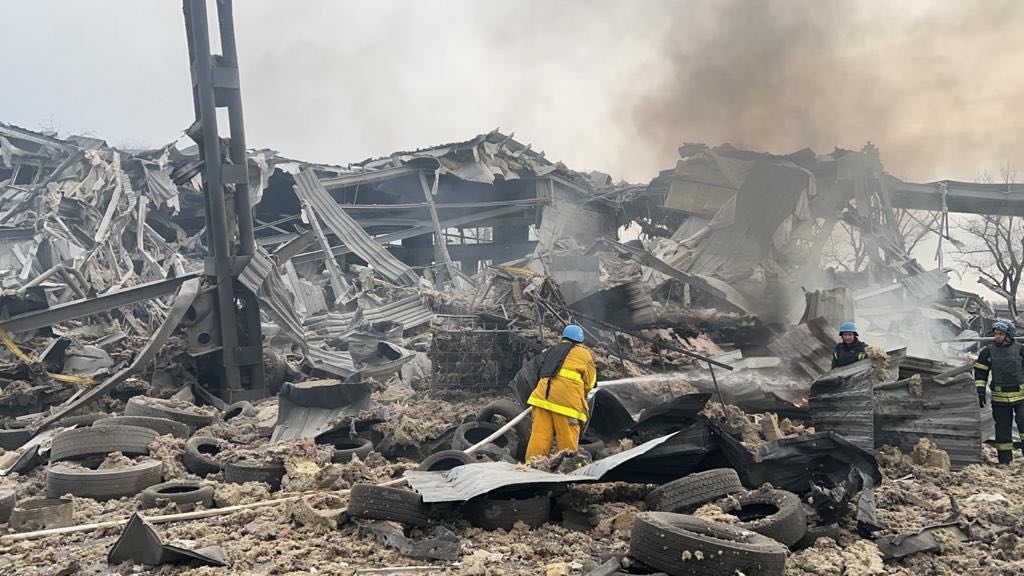 Наслідки атаки РФ у передмісті Запоріжжя -