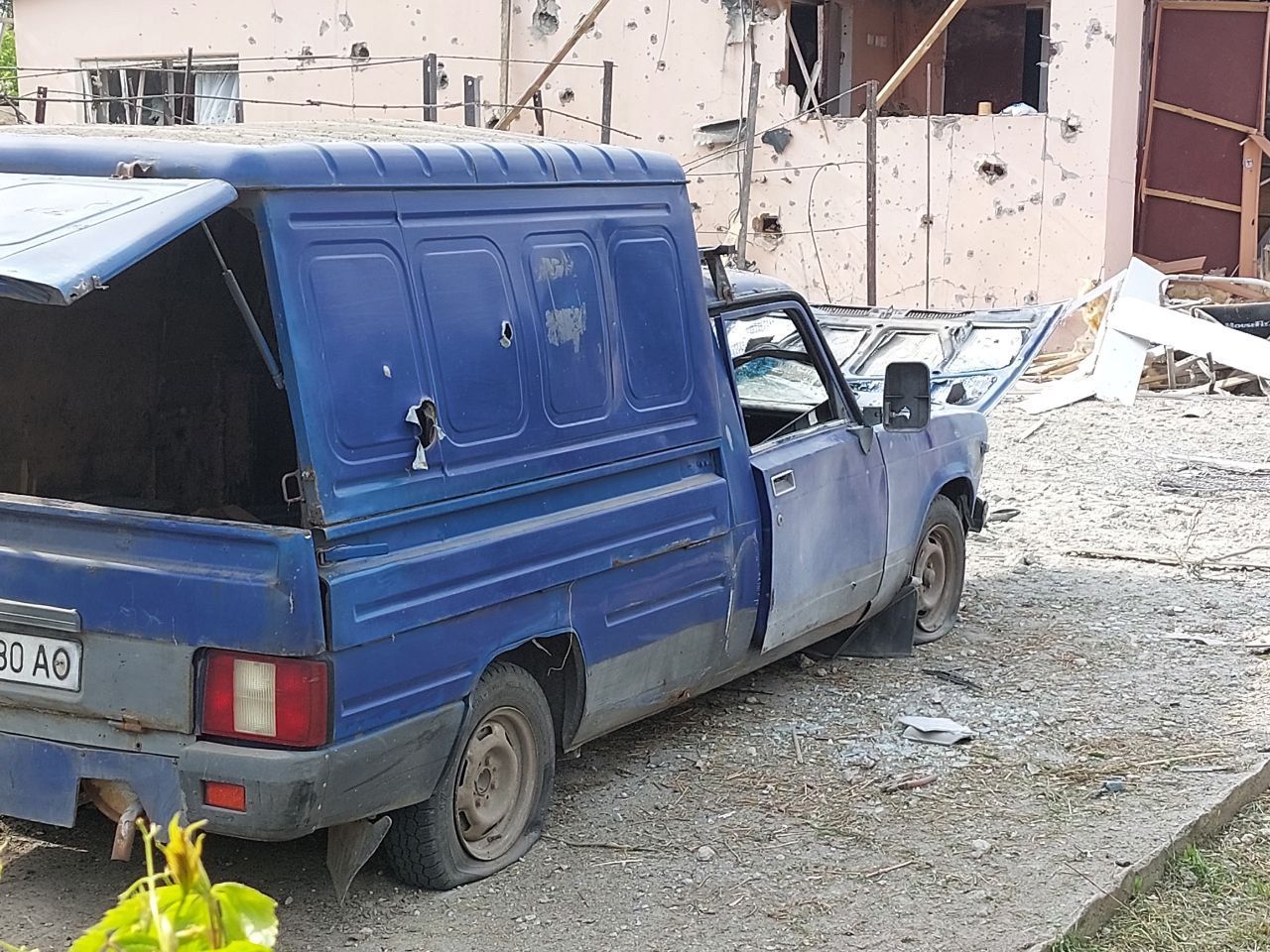 Наслідки ворожих обстрілів -