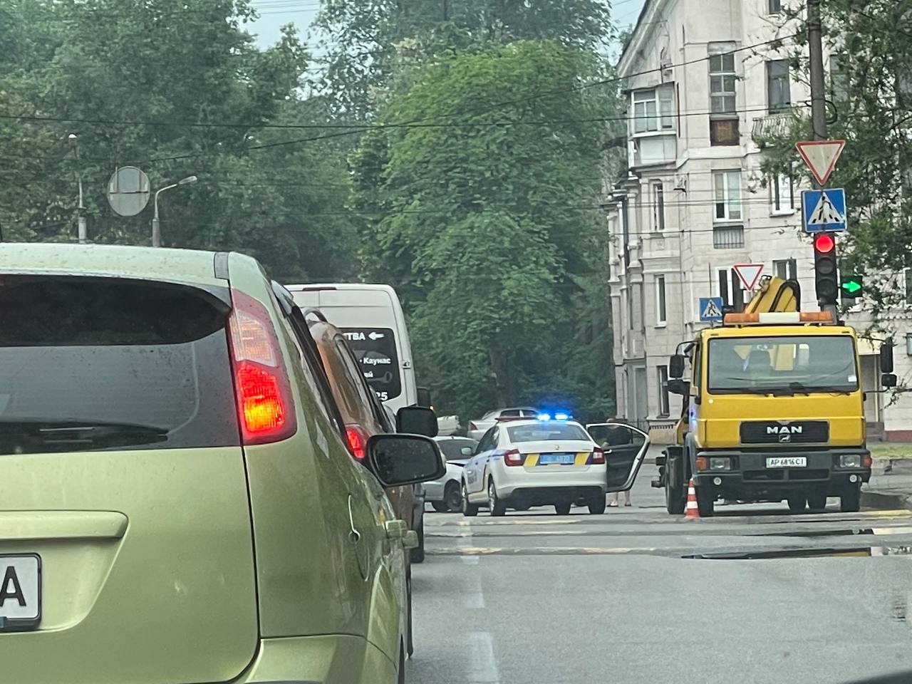 У Запоріжжі сталася серйозна ДТП на Металургів -