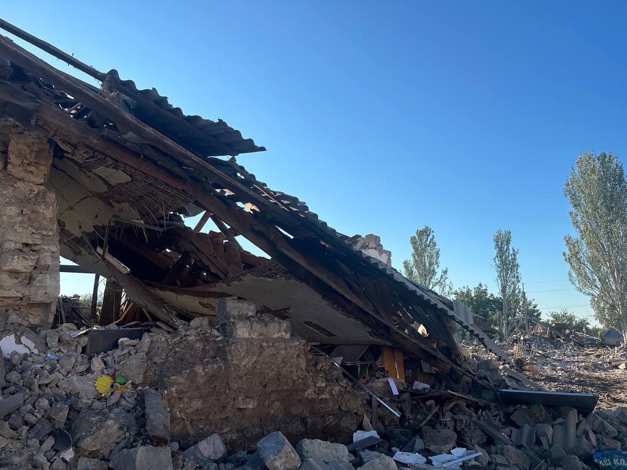 Оккупанты ударили двумя авиабомбами по Камышевахе в Запорожской области -