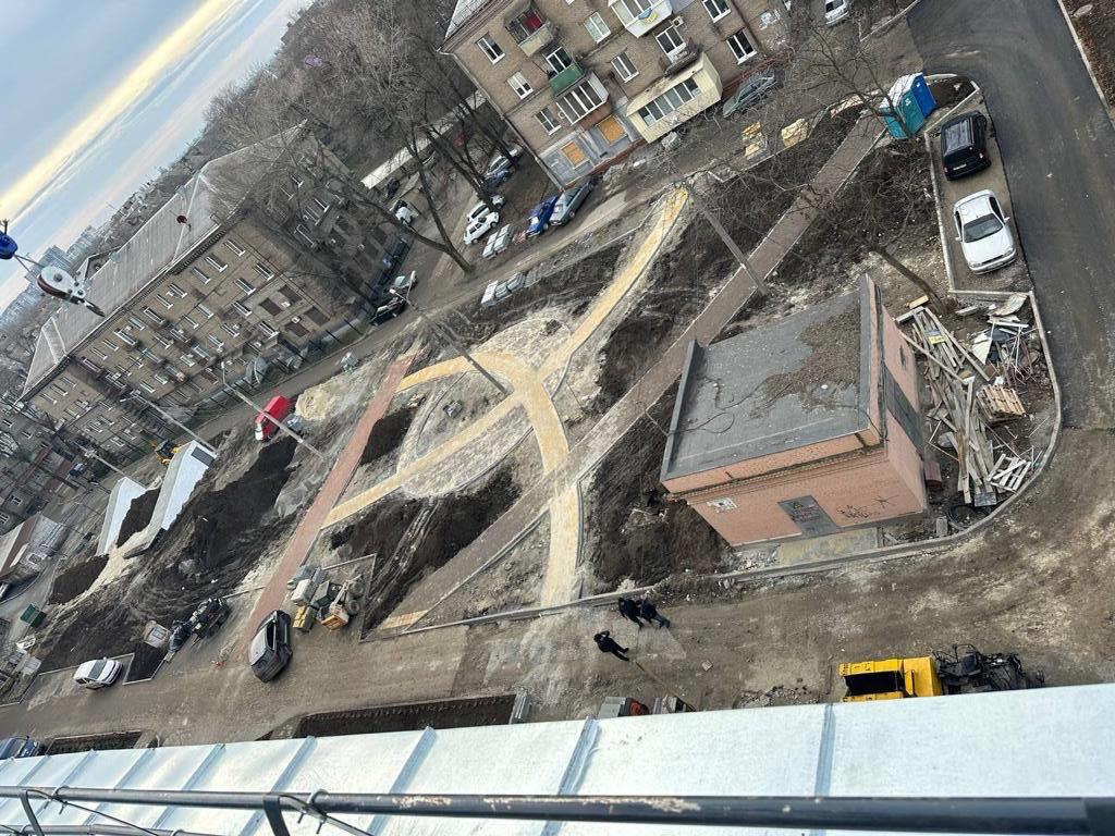 У Запоріжжі продовжують відновлювати будинки, що зруйнували російські будинки. -