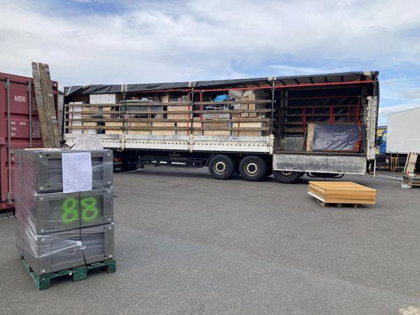 Грузи волонтера зі Швеції  - фото надав Івар